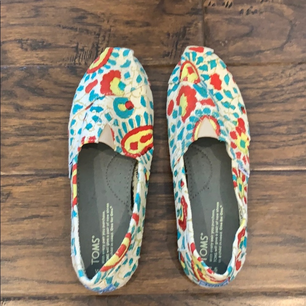 Toms - Picture 2 of 3